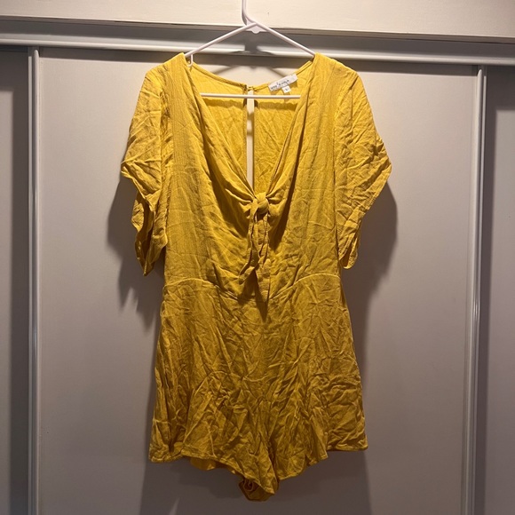 Louna Romper Yellow New Without Tags Cute Size Large Tie - Picture 5 of 8
